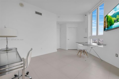 Condo in Miami, Florida, 3 bedrooms  № 2050864 - photo 25