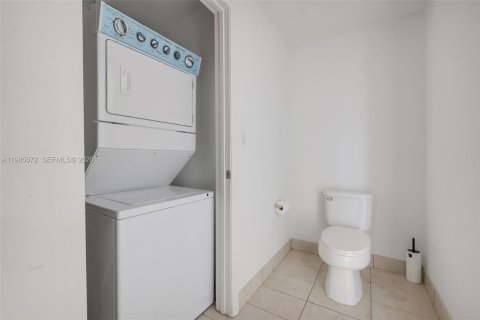 Condo in Miami, Florida, 3 bedrooms  № 2050864 - photo 5