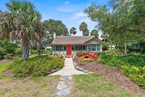 House in New Smyrna Beach, Florida 3 bedrooms, 178.37 sq.m. № 1806901 - photo 1