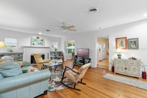House in New Smyrna Beach, Florida 3 bedrooms, 178.37 sq.m. № 1806901 - photo 7