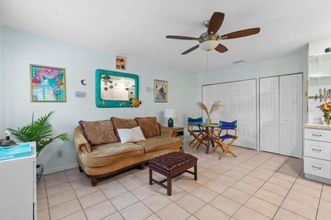 House in New Smyrna Beach, Florida 3 bedrooms, 178.37 sq.m. № 1806901 - photo 21