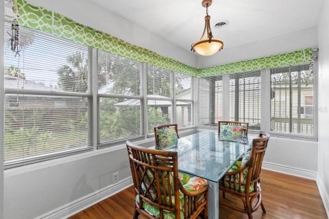House in New Smyrna Beach, Florida 3 bedrooms, 178.37 sq.m. № 1806901 - photo 9