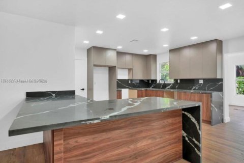 Villa ou maison à vendre à Miami, Floride: 3 chambres, 146.51 m2 № 1980466 - photo 3