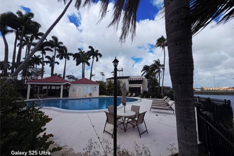 Снять в аренду кондоминиум в Майами, Флорида 2 спальни, 90.86м2, № 2002591 - фото 25