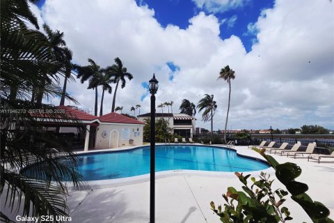 Снять в аренду кондоминиум в Майами, Флорида 2 спальни, 90.86м2, № 2002591 - фото 23