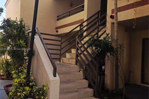 Condo in Miami, Florida, 2 bedrooms  № 2002591 - photo 13