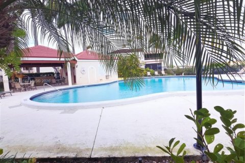 Снять в аренду кондоминиум в Майами, Флорида 2 спальни, 90.86м2, № 2002591 - фото 26