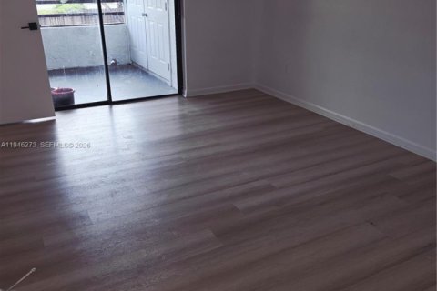 Condo in Miami, Florida, 2 bedrooms  № 2002591 - photo 9