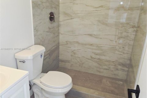 Condo in Miami, Florida, 2 bedrooms  № 2002591 - photo 4