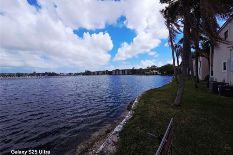 Снять в аренду кондоминиум в Майами, Флорида 2 спальни, 90.86м2, № 2002591 - фото 24