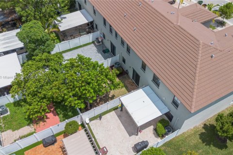 Touwnhouse à vendre à Hialeah, Floride: 3 chambres, 158.68 m2 № 1892074 - photo 5