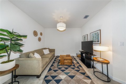 Touwnhouse à vendre à Hialeah, Floride: 3 chambres, 158.68 m2 № 1892074 - photo 19