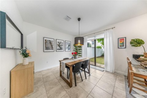Touwnhouse à vendre à Hialeah, Floride: 3 chambres, 158.68 m2 № 1892074 - photo 21