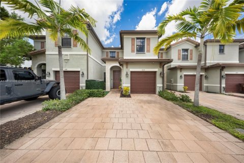Touwnhouse à vendre à Hialeah, Floride: 3 chambres, 158.68 m2 № 1892074 - photo 1