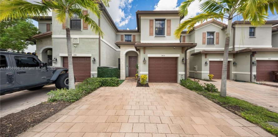 Touwnhouse à Hialeah, Floride 3 chambres, 158.68 m2 № 1892074