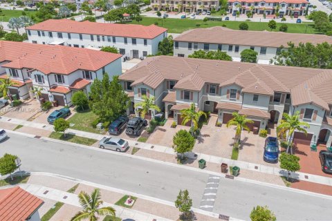 Touwnhouse à vendre à Hialeah, Floride: 3 chambres, 158.68 m2 № 1892074 - photo 3