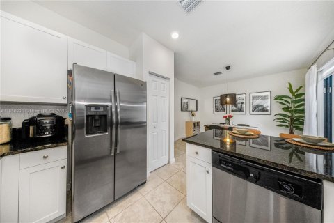 Touwnhouse à vendre à Hialeah, Floride: 3 chambres, 158.68 m2 № 1892074 - photo 26