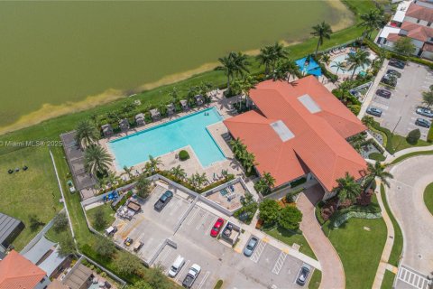 Touwnhouse à vendre à Hialeah, Floride: 3 chambres, 158.68 m2 № 1892074 - photo 14