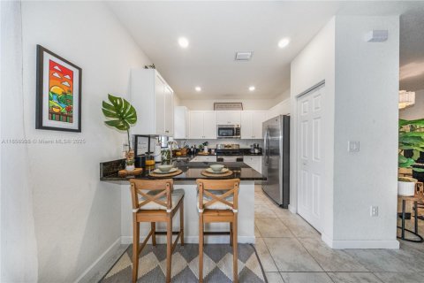 Touwnhouse à vendre à Hialeah, Floride: 3 chambres, 158.68 m2 № 1892074 - photo 24