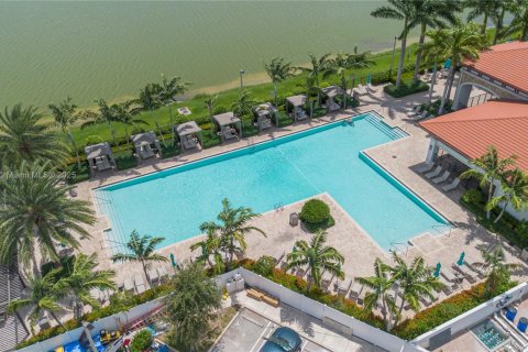 Touwnhouse à vendre à Hialeah, Floride: 3 chambres, 158.68 m2 № 1892074 - photo 11