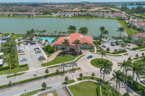 Touwnhouse à vendre à Hialeah, Floride: 3 chambres, 158.68 m2 № 1892074 - photo 9