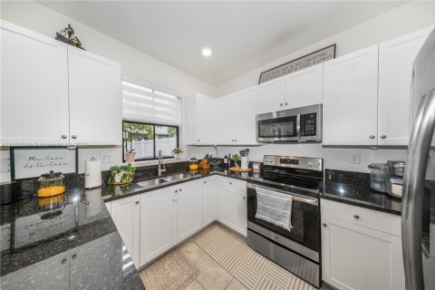 Touwnhouse à vendre à Hialeah, Floride: 3 chambres, 158.68 m2 № 1892074 - photo 25