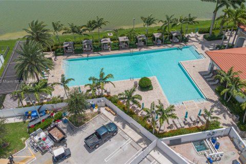Touwnhouse à vendre à Hialeah, Floride: 3 chambres, 158.68 m2 № 1892074 - photo 10