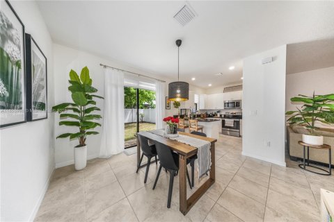 Touwnhouse à vendre à Hialeah, Floride: 3 chambres, 158.68 m2 № 1892074 - photo 23