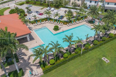Touwnhouse à vendre à Hialeah, Floride: 3 chambres, 158.68 m2 № 1892074 - photo 13