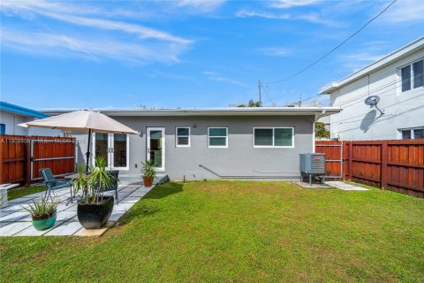 House in Miami Beach, Florida 2 bedrooms, 96.43 sq.m. № 2017110 - photo 19