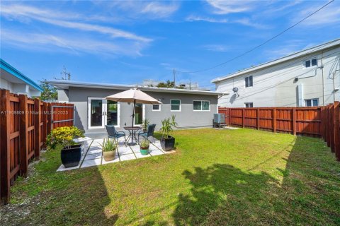 House in Miami Beach, Florida 2 bedrooms, 96.43 sq.m. № 2017110 - photo 21