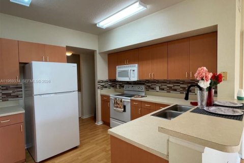 Condominio en venta en North Lauderdale, Florida, 2 dormitorios, 107.95 m2 № 2030189 - foto 2