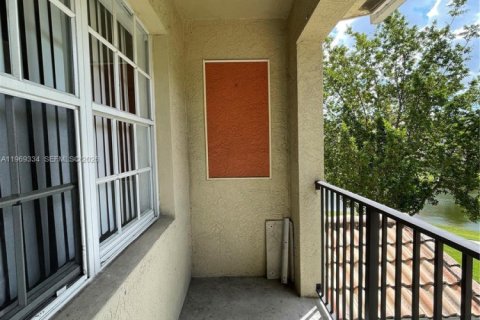 Condominio en venta en North Lauderdale, Florida, 2 dormitorios, 107.95 m2 № 2030189 - foto 17