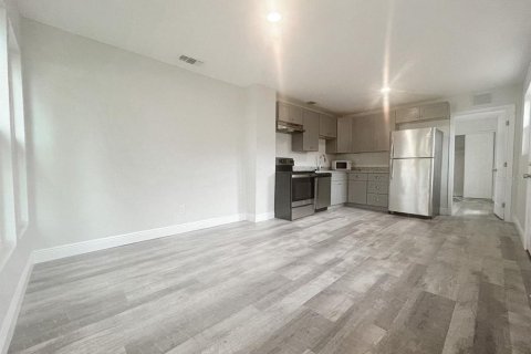 Apartamento en alquiler en Saint Petersburg, Florida, 1 dormitorio, 46.45 m2 № 1832710 - foto 2