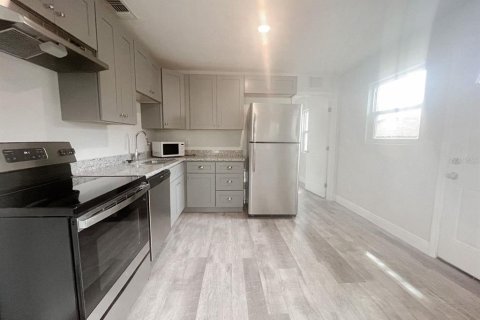 Apartamento en alquiler en Saint Petersburg, Florida, 1 dormitorio, 46.45 m2 № 1832710 - foto 4