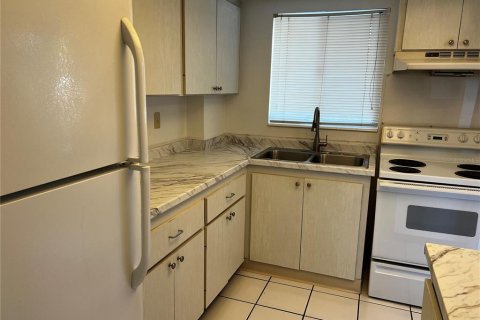 Condo in Bradenton, Florida, 2 bedrooms  № 2108118 - photo 4