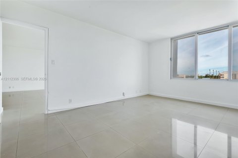 Copropriété à vendre à Miami Beach, Floride: 1 chambre, 89.37 m2 № 2432528 - photo 16