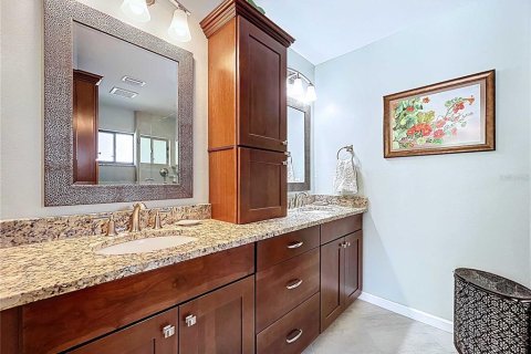 House in Tampa, Florida 4 bedrooms, 168.62 sq.m. № 1870473 - photo 8