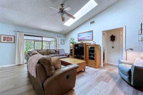 House in Tampa, Florida 4 bedrooms, 168.62 sq.m. № 1870473 - photo 25
