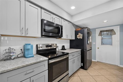 House in Venice, Florida 3 bedrooms, 147.16 sq.m. № 2151629 - photo 27