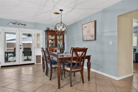 House in Venice, Florida 3 bedrooms, 147.16 sq.m. № 2151629 - photo 25