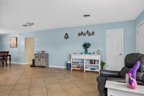 House in Venice, Florida 3 bedrooms, 147.16 sq.m. № 2151629 - photo 22