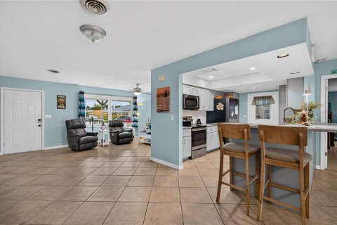 House in Venice, Florida 3 bedrooms, 147.16 sq.m. № 2151629 - photo 26