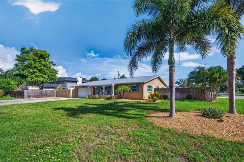 House in Venice, Florida 3 bedrooms, 147.16 sq.m. № 2151629 - photo 10