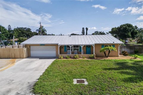 House in Venice, Florida 3 bedrooms, 147.16 sq.m. № 2151629 - photo 2