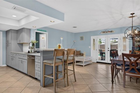 House in Venice, Florida 3 bedrooms, 147.16 sq.m. № 2151629 - photo 24