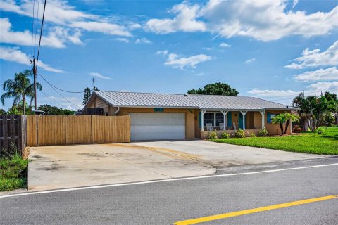 House in Venice, Florida 3 bedrooms, 147.16 sq.m. № 2151629 - photo 11