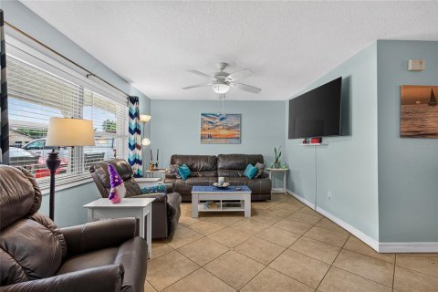 House in Venice, Florida 3 bedrooms, 147.16 sq.m. № 2151629 - photo 20