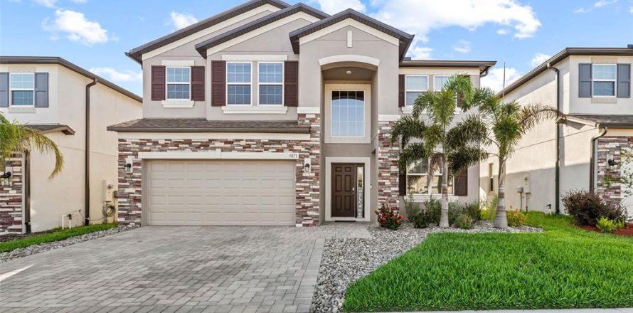 House in Wimauma, Florida 5 bedrooms, 331.29 sq.m. № 1725545