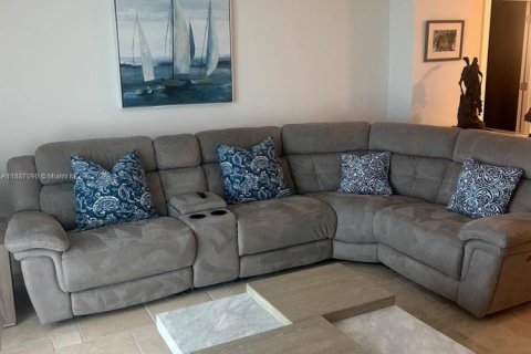 Condo in Hollywood, Florida, 2 bedrooms  № 1938798 - photo 21